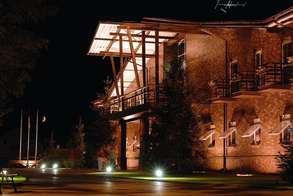 Park-Hotel Butenko Stable Protsev Exterior foto